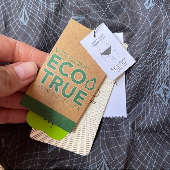 NEW Volcom Simply Solid One Piece Skimpy Swimsuit Black 03032000 Size XL NWT - Picture 9 of 11